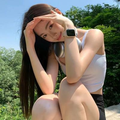 追梦的黎族女娃娃